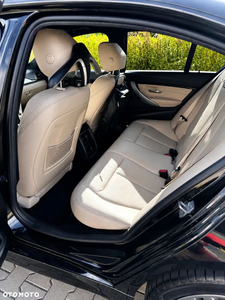 BMW Seria 3 330i xDrive M Sport Shadow - 20