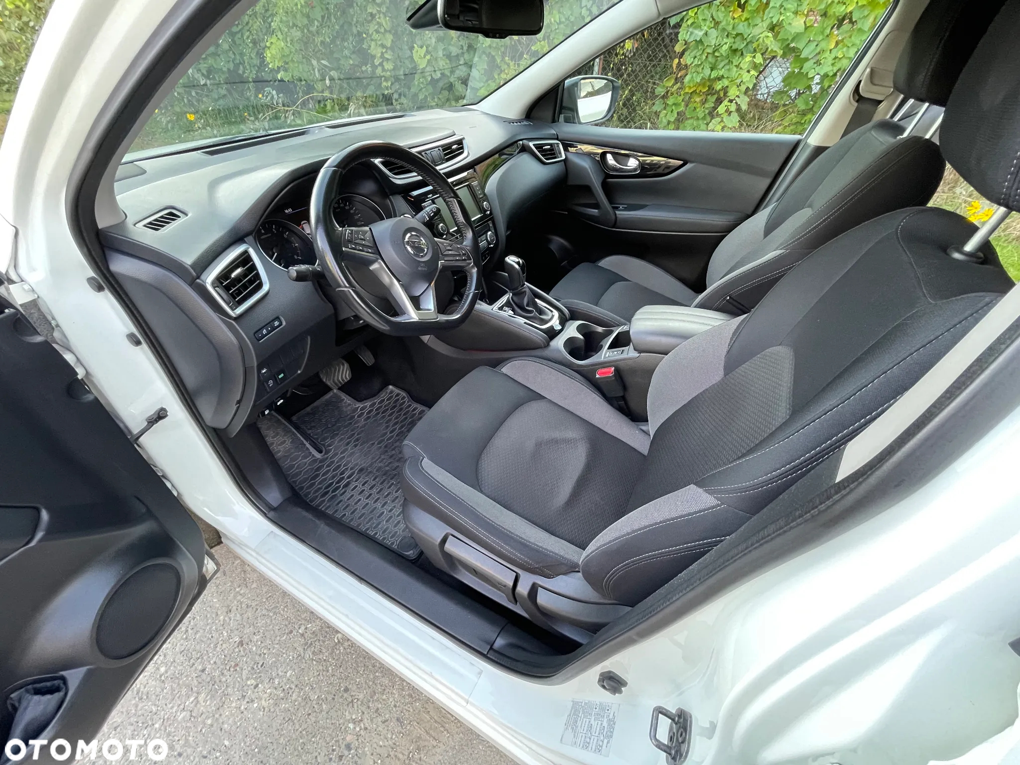 Nissan Qashqai 1.3 DIG-T N-Connecta DCT - 9