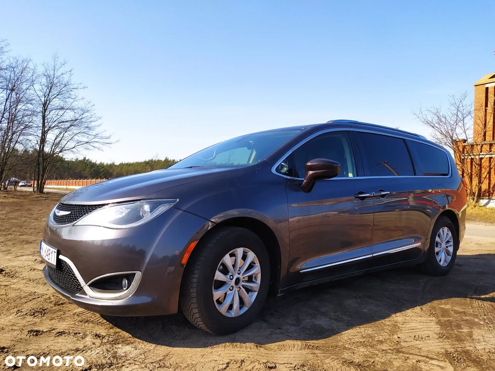 Chrysler Pacifica - 2