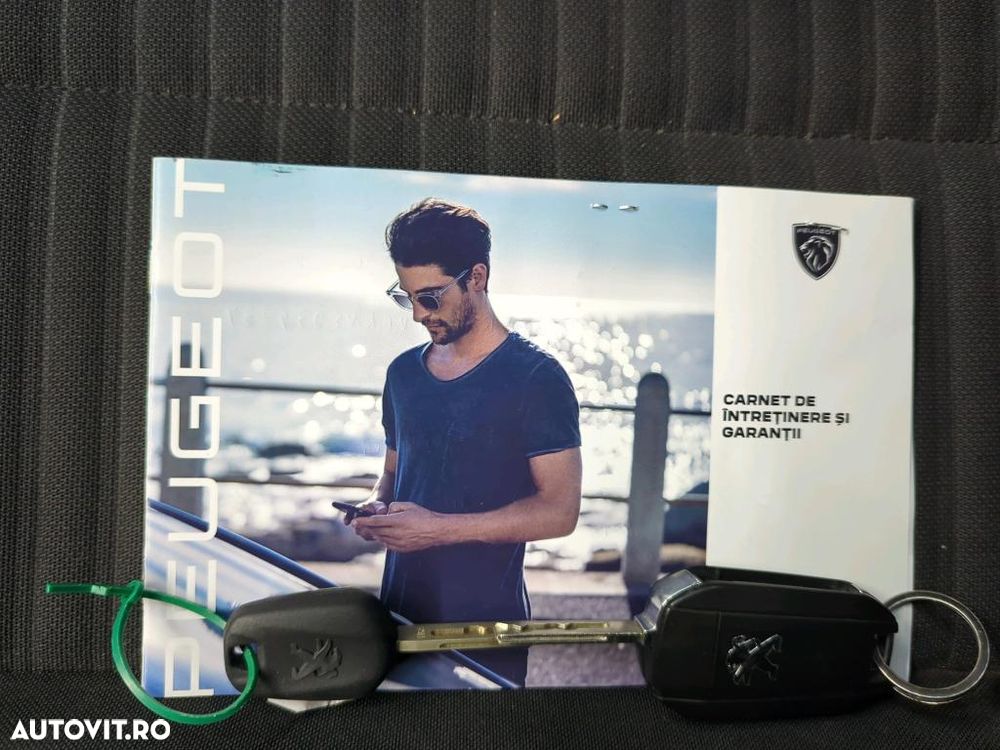 Peugeot 2008 1.2 L PureTech STT Active - 9