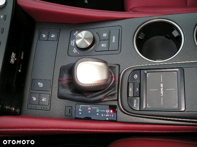 Lexus RC 300h F Sport - 12