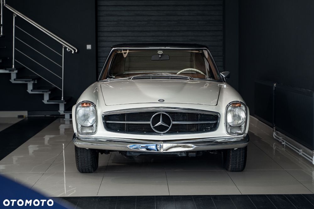 Mercedes-Benz SL - 24