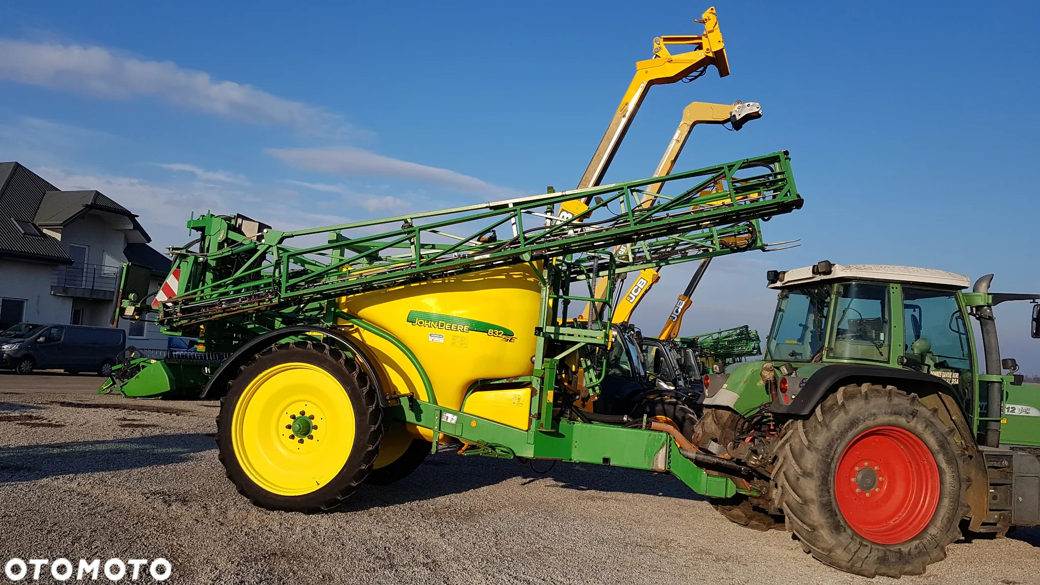 John Deere 832 - 3