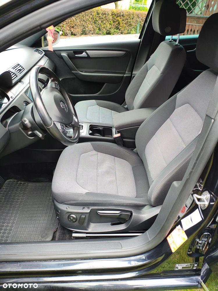 Volkswagen Passat - 12