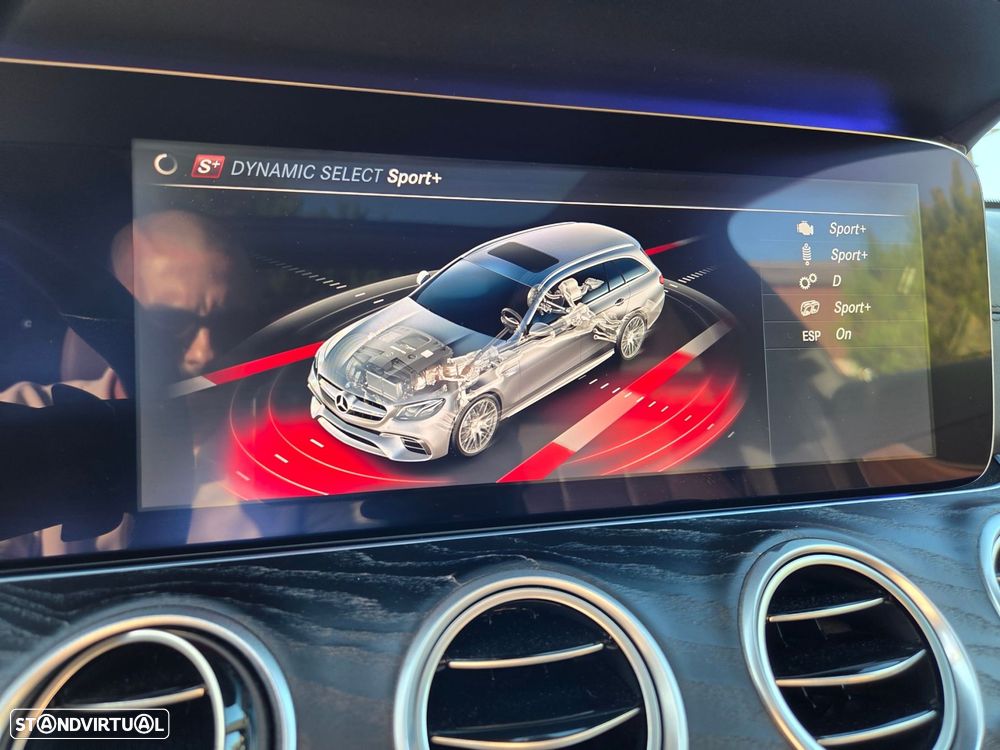 Mercedes-Benz E 63 AMG S 4-Matic+ - 36