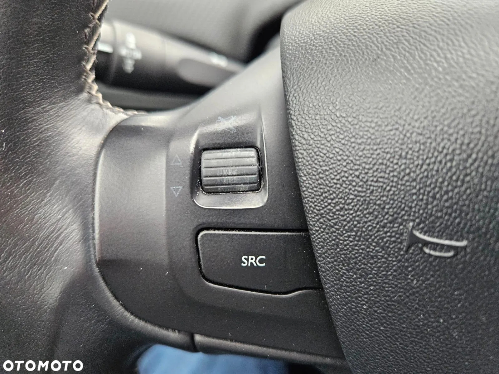 Peugeot 2008 1.6 e-HDi Allure S&S - 13