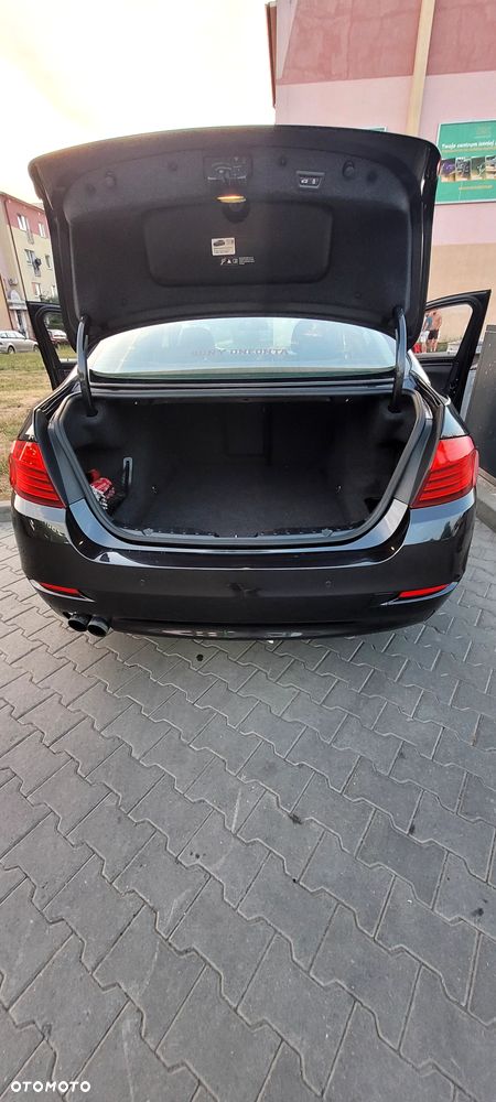BMW Seria 5 528i xDrive - 4