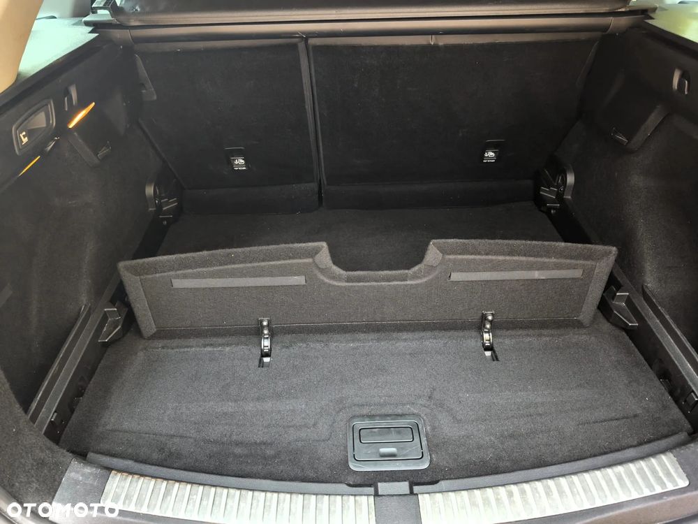 Renault Megane ENERGY TCe 205 EDC GT - 23