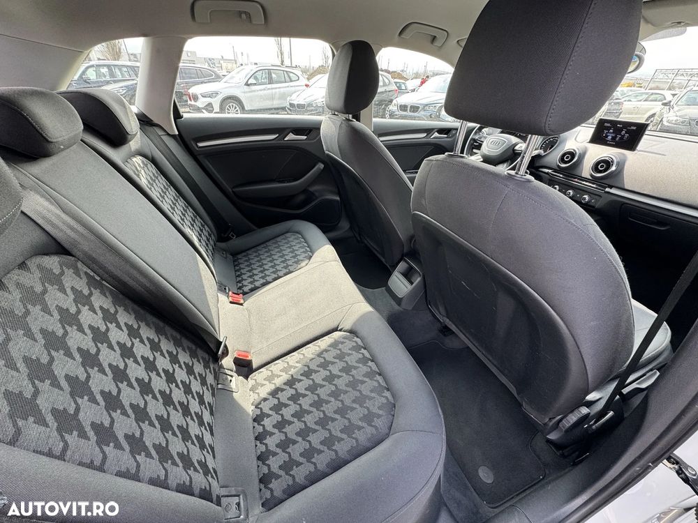 Audi A3 1.6 TDI S tronic Ambiente - 16