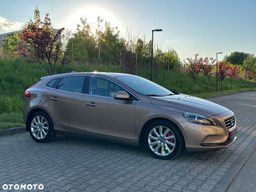 Volvo V40 D4 Inscription - 18