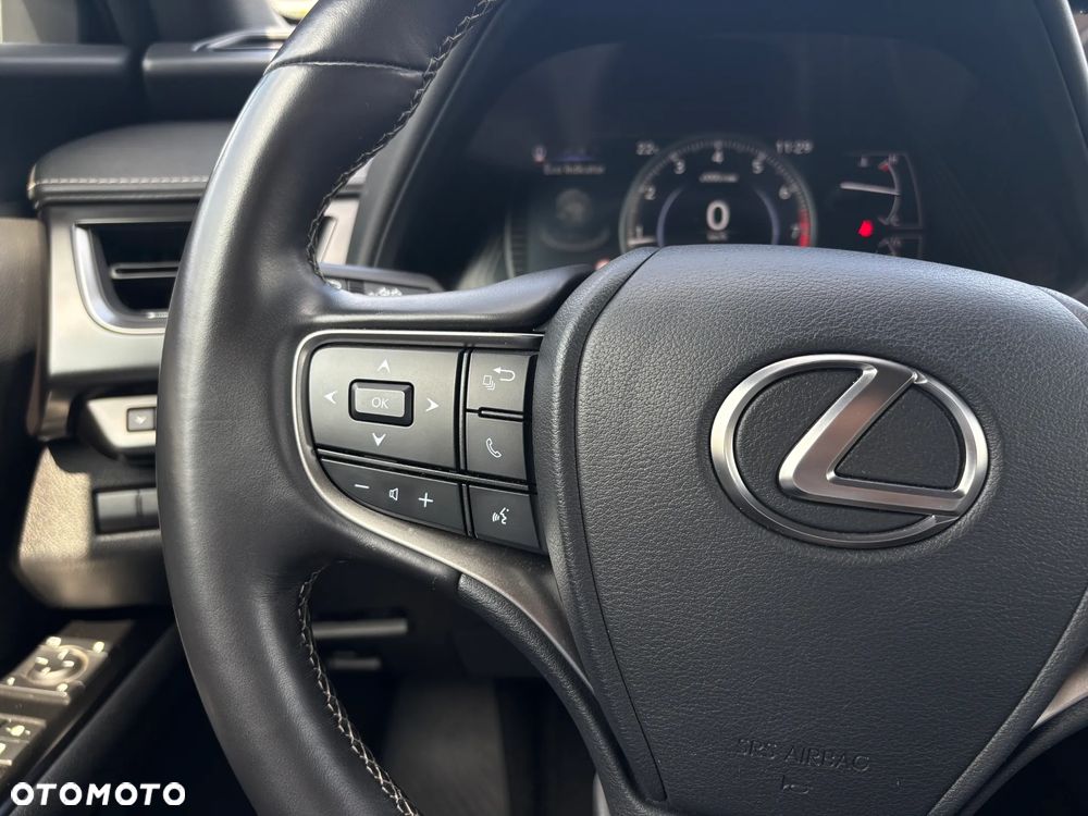 Lexus UX - 24