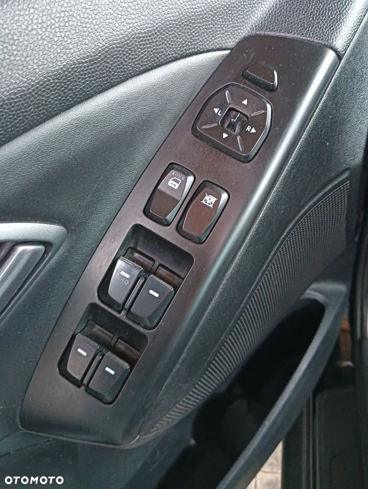 Hyundai ix35 2.0 CRDi 4WD Automatik Fifa World Cup Silver Edition - 9