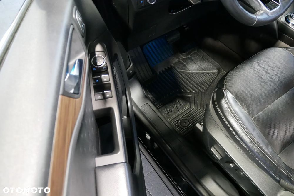 Ford Escape 2.0 EcoBoost AWD Titanium - 22