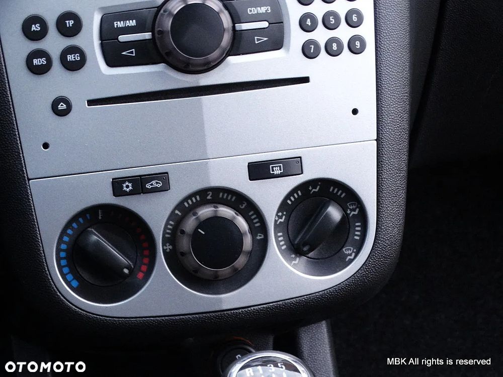 Opel Corsa 1.4 16V Cosmo - 32