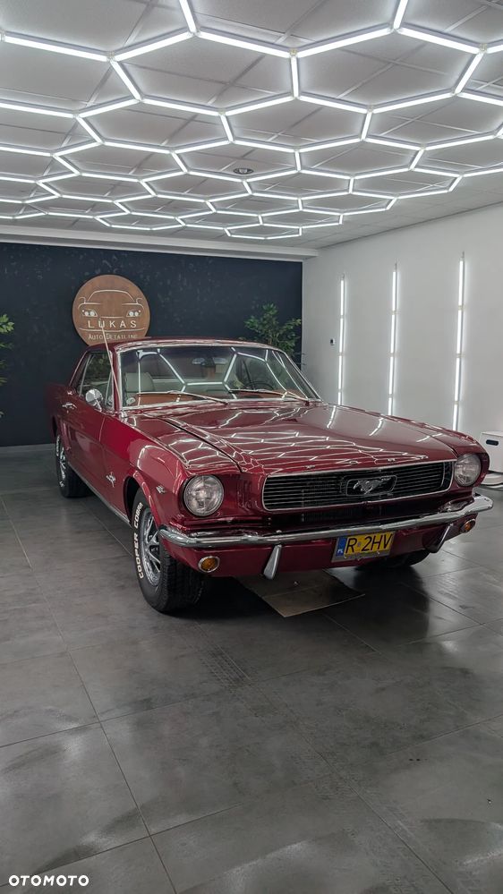 Ford Mustang - 22
