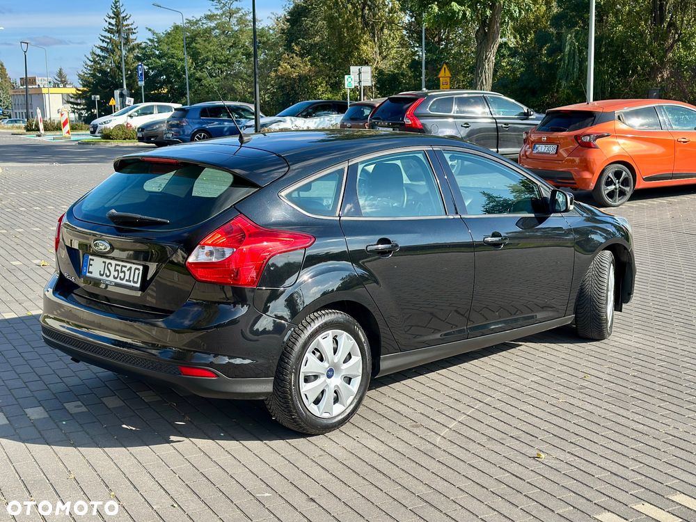 Ford Focus 1.6 Ambiente - 11