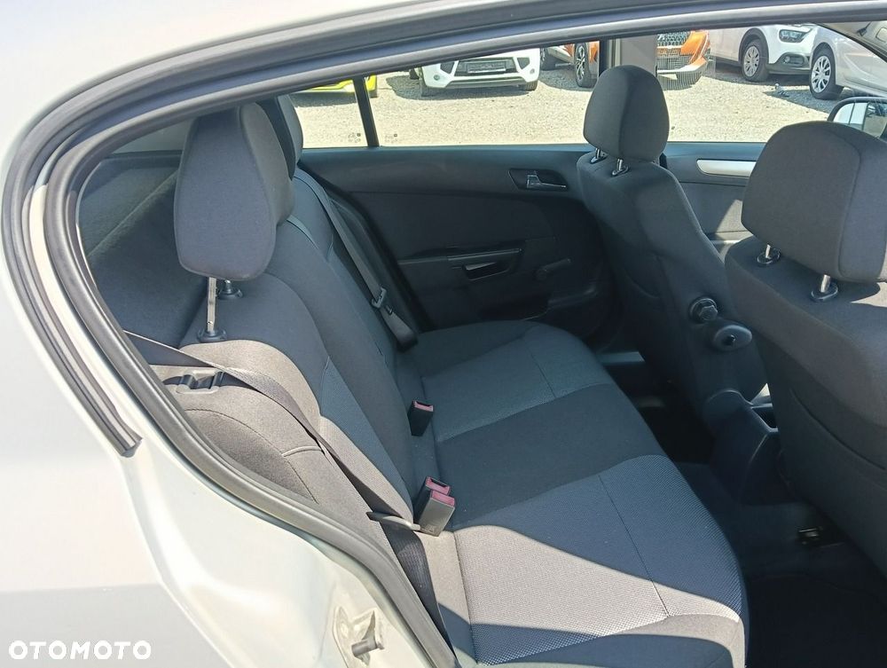 Opel Astra 1.6 Innovation 110 Jahre - 11