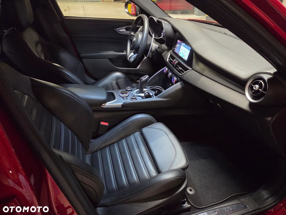 Alfa Romeo Giulia 2.0 Turbo 16V AT8 Veloce - 17