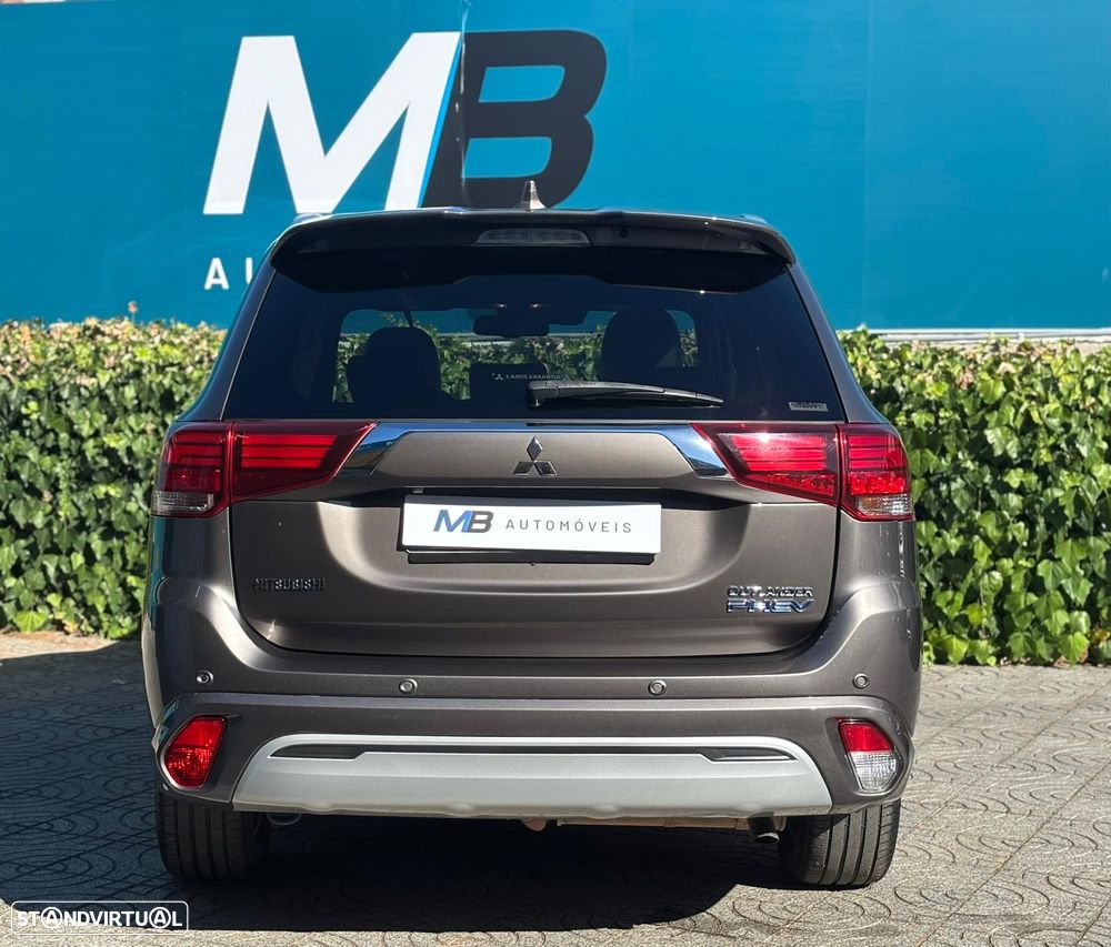 Mitsubishi Outlander 2.0 Intense Navi - 32