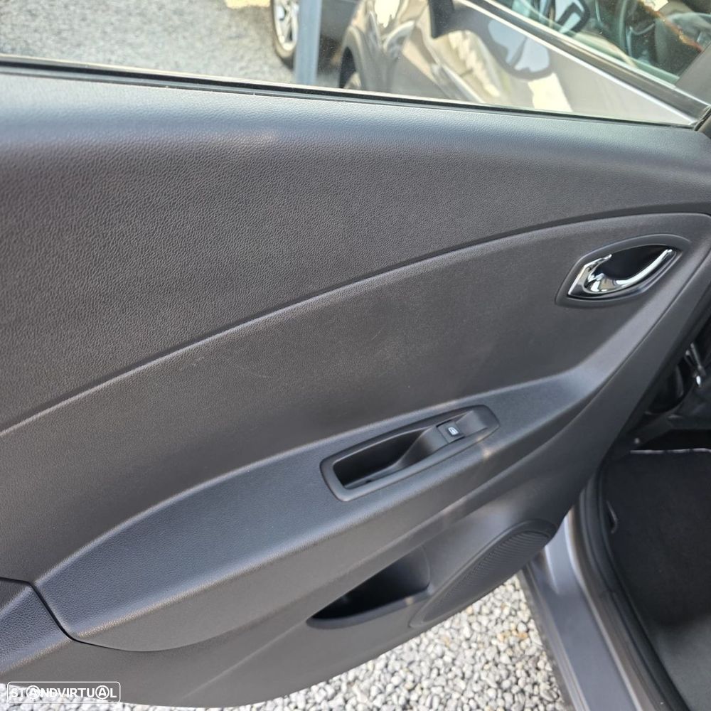 Renault Captur 1.2 TCe Exclusive EDC - 28