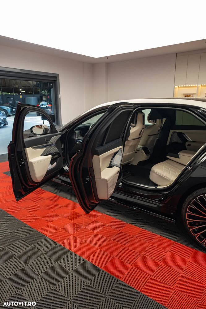 BMW Seria 7 740d xDrive MHEV - 11