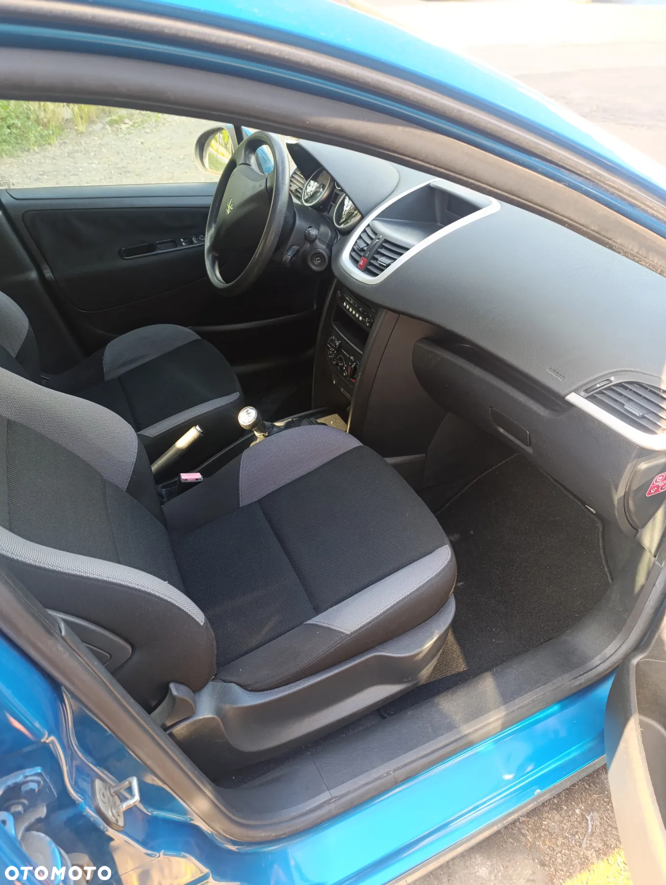 Peugeot 207 1.4 16V Trendy - 16