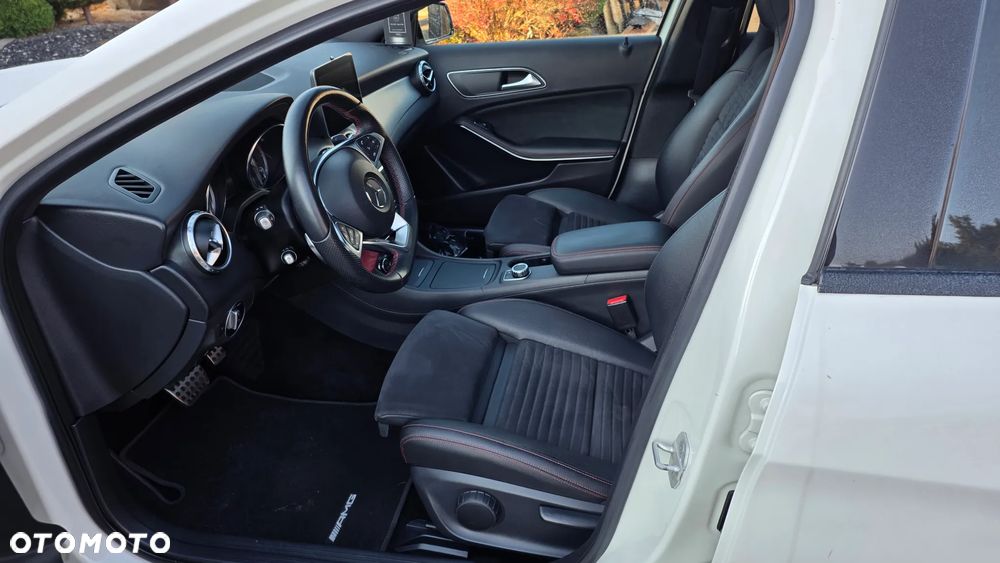 Mercedes-Benz GLA 200 d 4-Matic AMG Line - 16