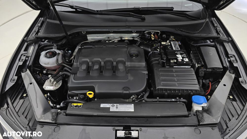 Volkswagen Passat 2.0 TDI DSG Comfortline - 24