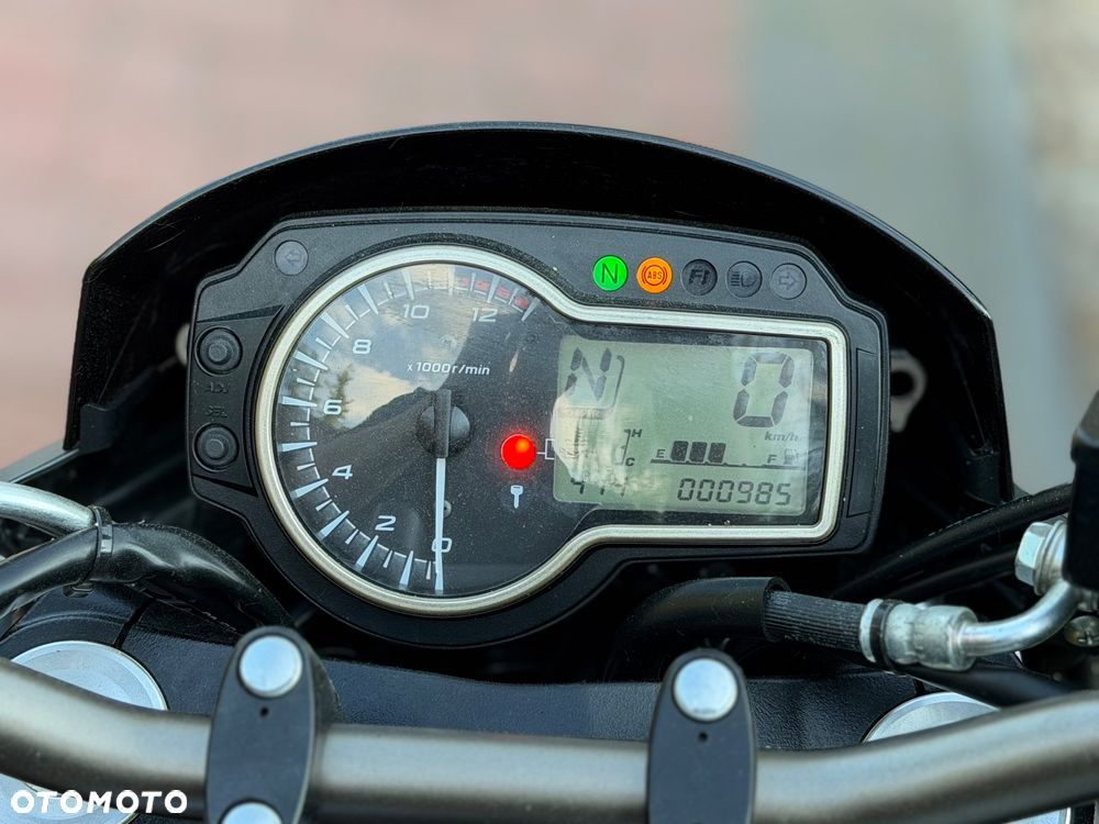 Suzuki GSR - 23