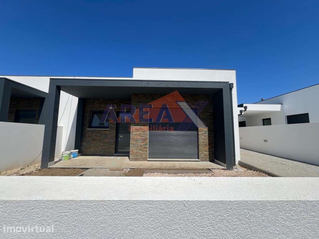 Lote 9 - Moradia geminada térrea T3, com logradouro e alpendre. Arq... - Grande imagem: 2/25