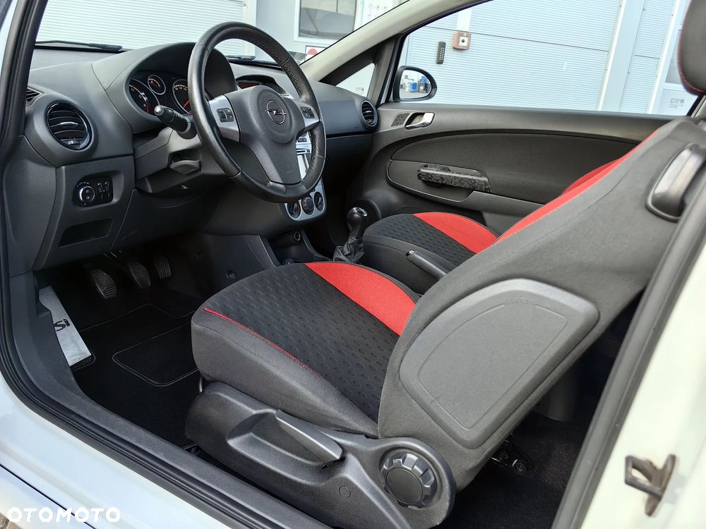 Opel Corsa 1.6T GSI - 9