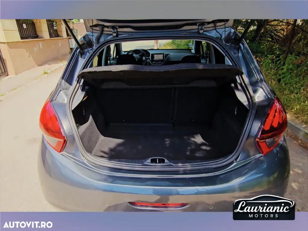 Peugeot 208 1.2 L PureTech Style - 15