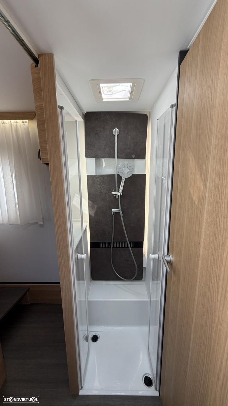 Adria Matrix 670 SC cama central e basculante - 46