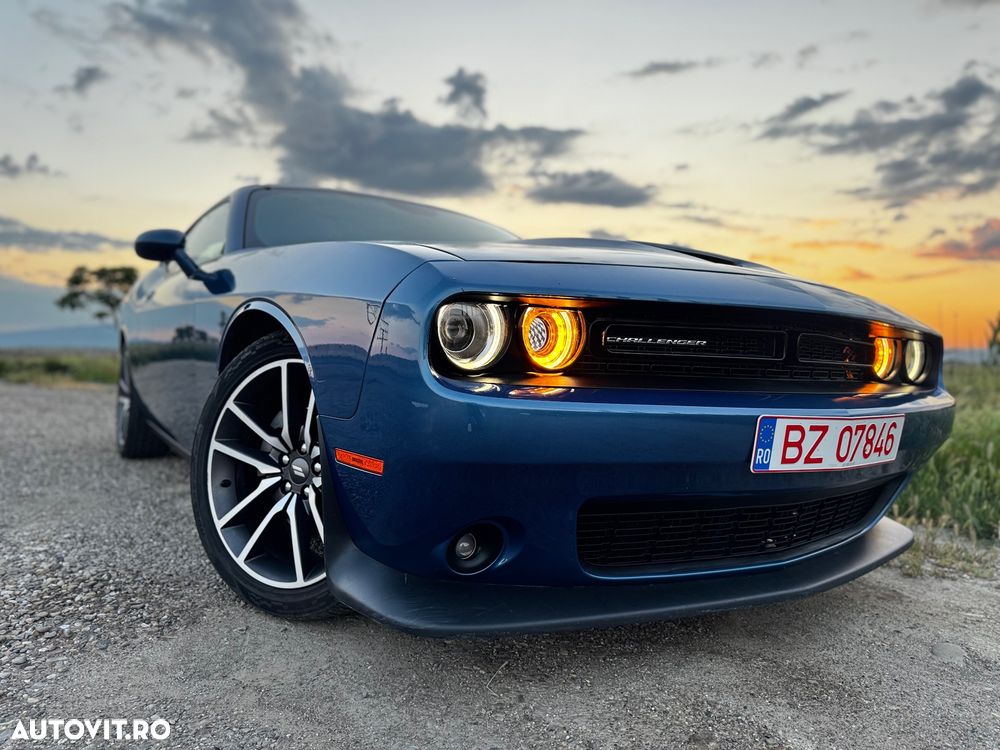 Dodge Challenger - 8