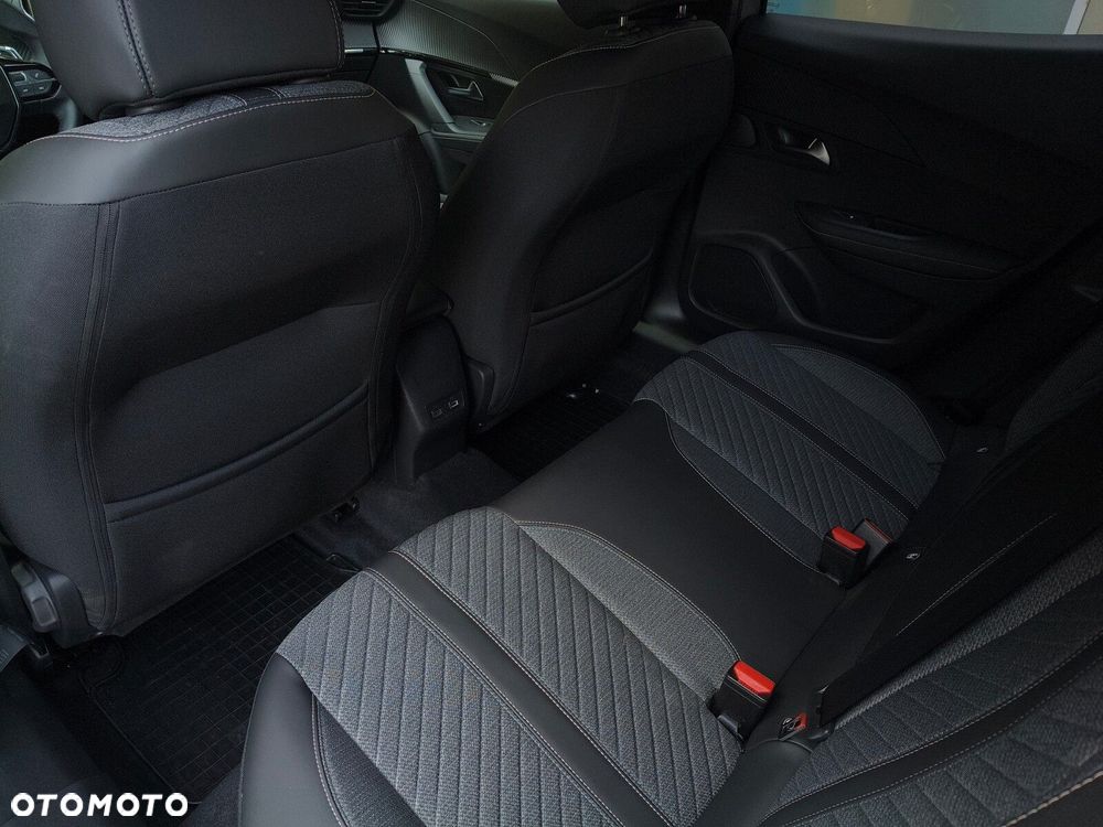 Peugeot 2008 1.2 PureTech Allure S&S EAT8 - 30