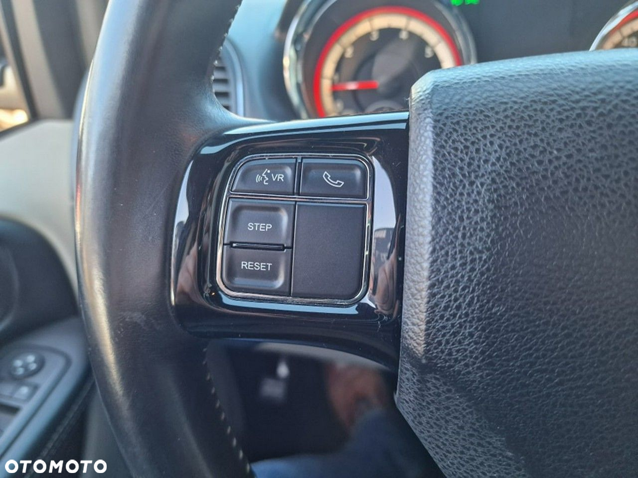 Dodge Grand Caravan - 12