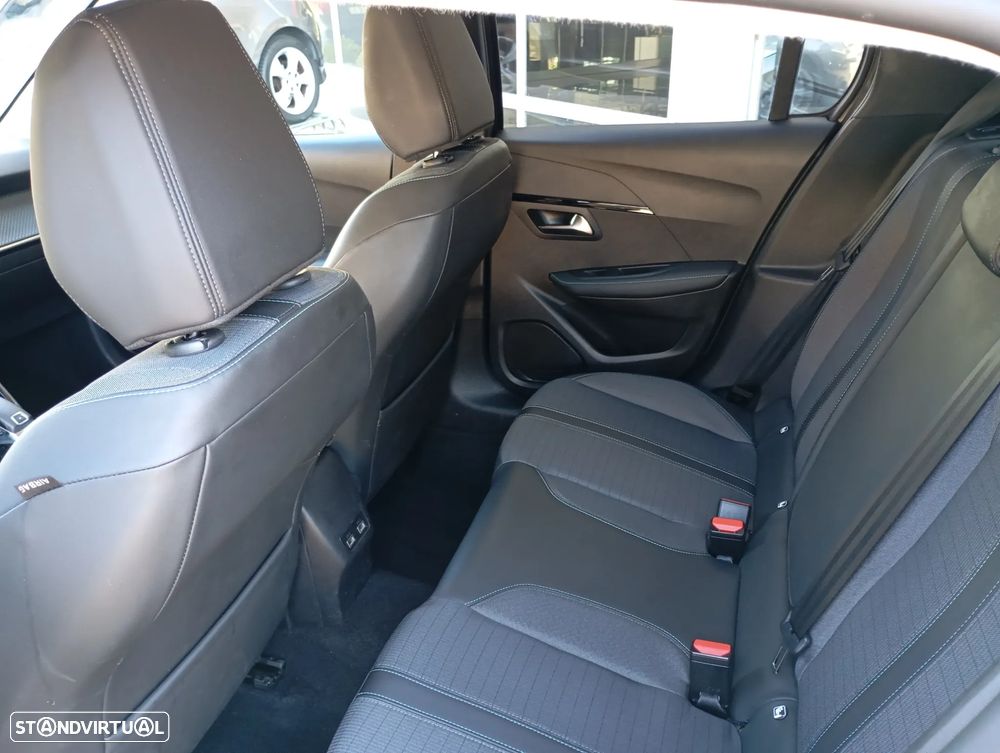 Peugeot 208 PureTech 100 EAT8 Allure - 6