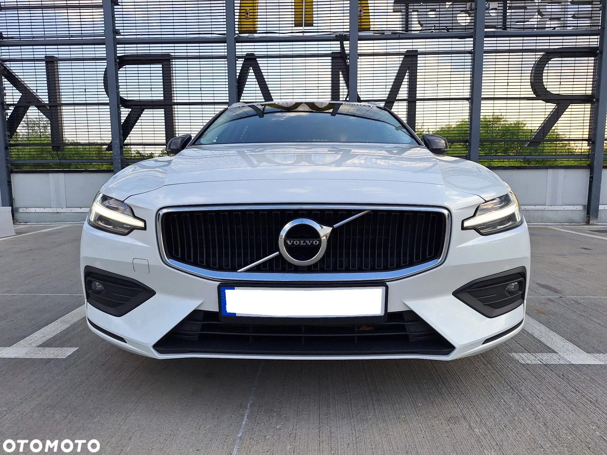 Volvo V60 D4 Momentum Pro - 4