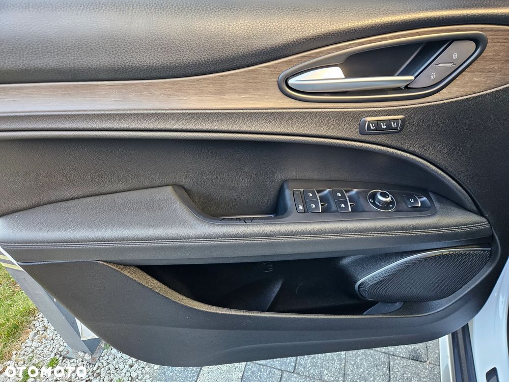 Alfa Romeo Stelvio 2.0 Turbo 16V AT8-Q4 Ti - 12