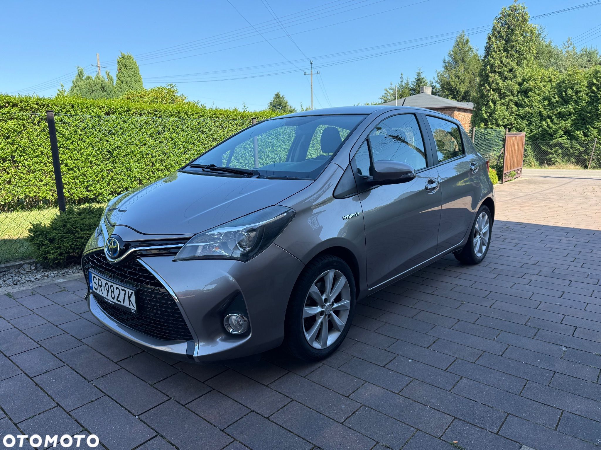 Toyota Yaris Hybrid 100 Premium - 1