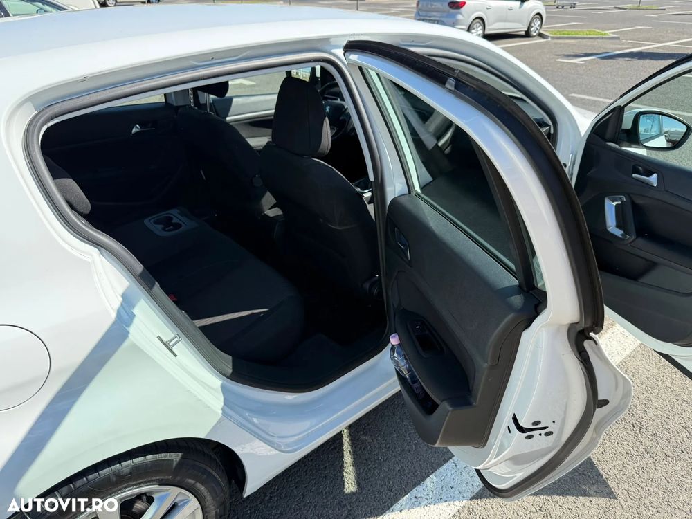 Peugeot 308 1.2 L PureTech Turbo Active - 15
