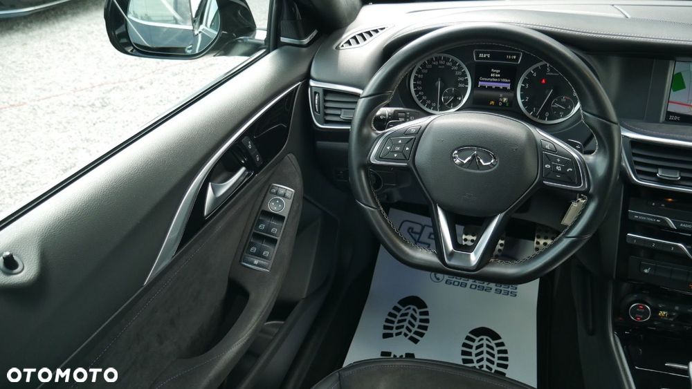 Infiniti Q30 - 9