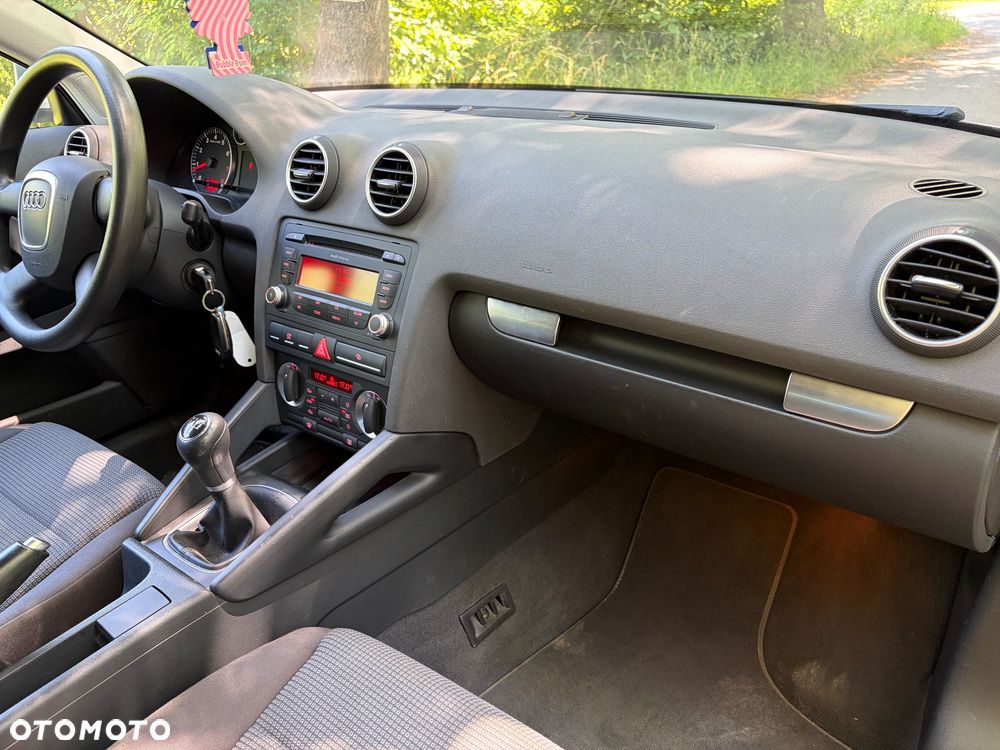 Audi A3 3-drzwiowe 1.6 Attraction - 24