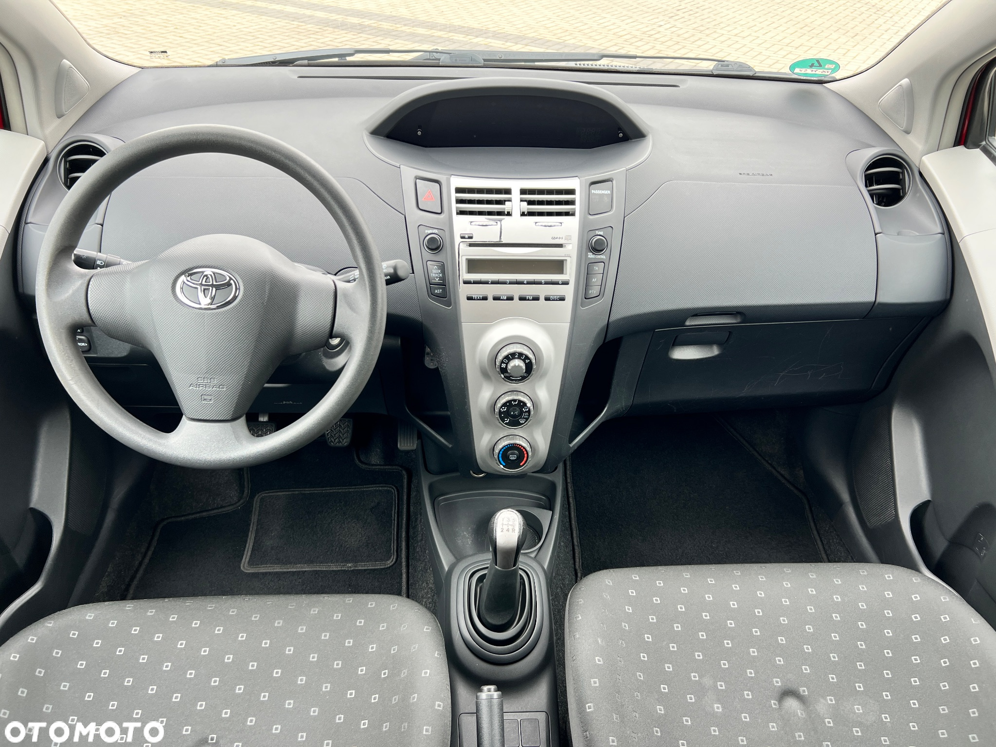 Toyota Yaris 1.0 Active - 26