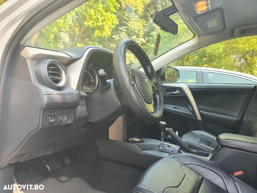 Toyota RAV4 2.2 D-4CAT 4WD Aut Executive - 5