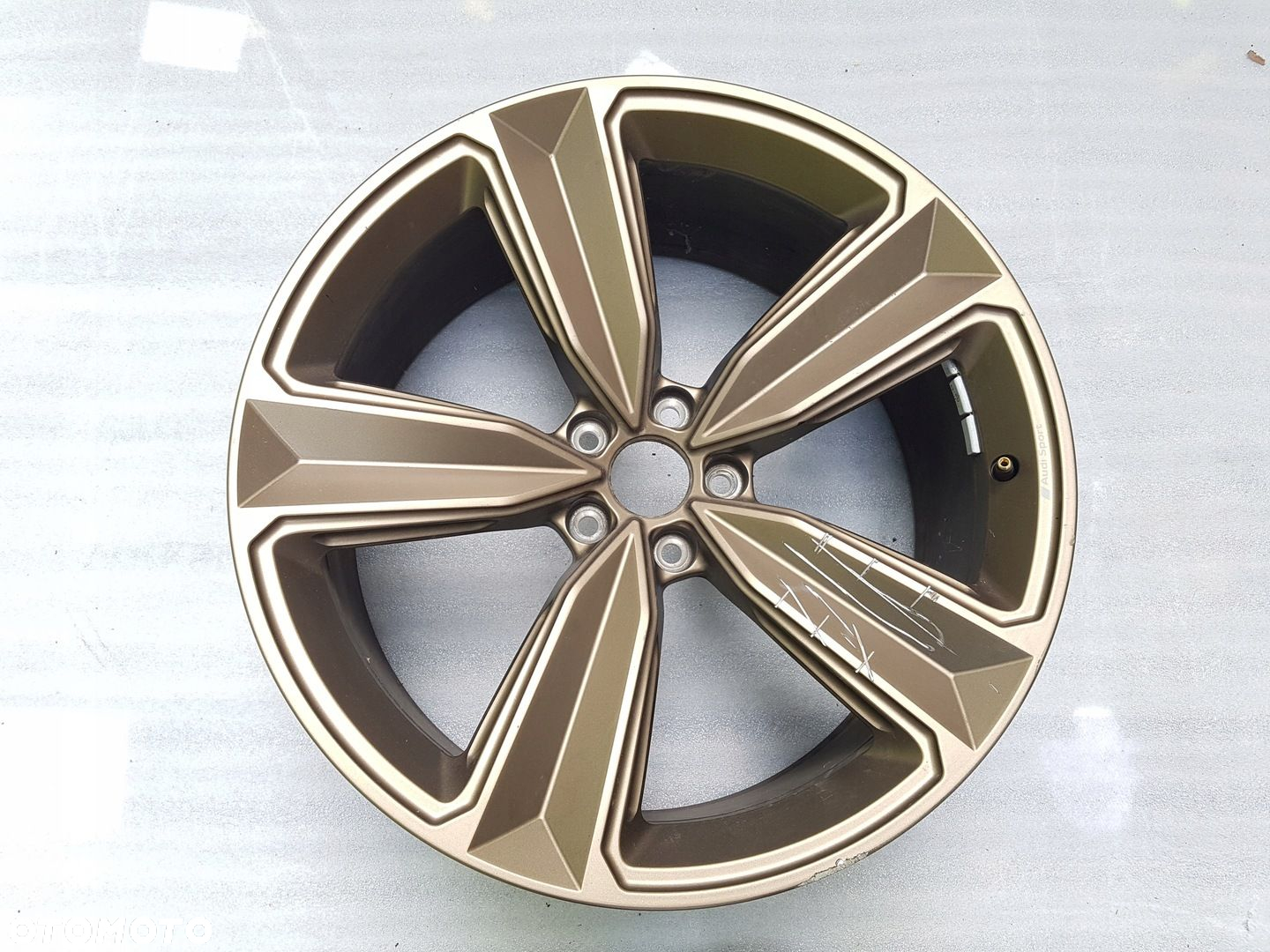AUDI A4 RS4 RS5 B9 Bronze felga aluminiowa 20 cali 9,0 J ET 22 8W0601025FQ - 2