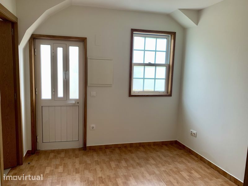 Pequena casa para arrendar em Aldoar, Porto