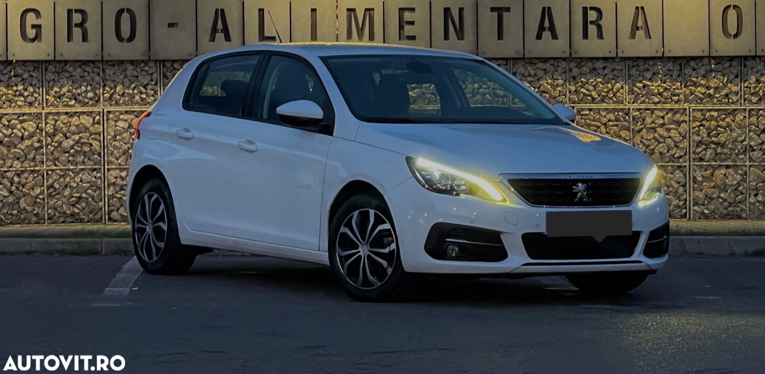 Peugeot 308 - 1
