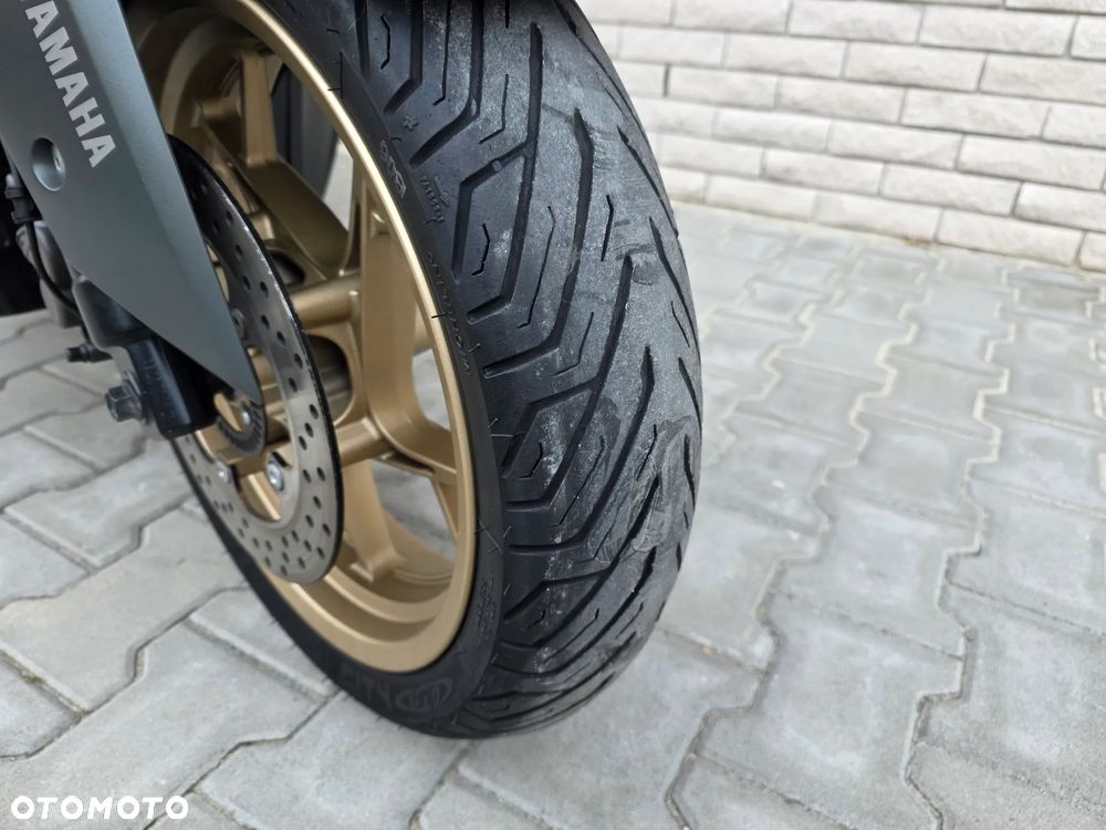 Yamaha X-max - 12