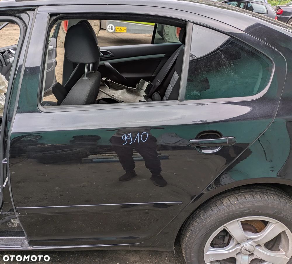 Drzwi lewy tył Skoda Octavia II FL